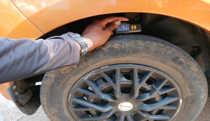 2018 Tata Tiago XM PETROL, Petrol, Manual, 37,231 km, tyre