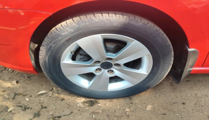 2017 Skoda Rapid STYLE 1.6 MPI, Petrol, Manual, 90,662 km, tyre