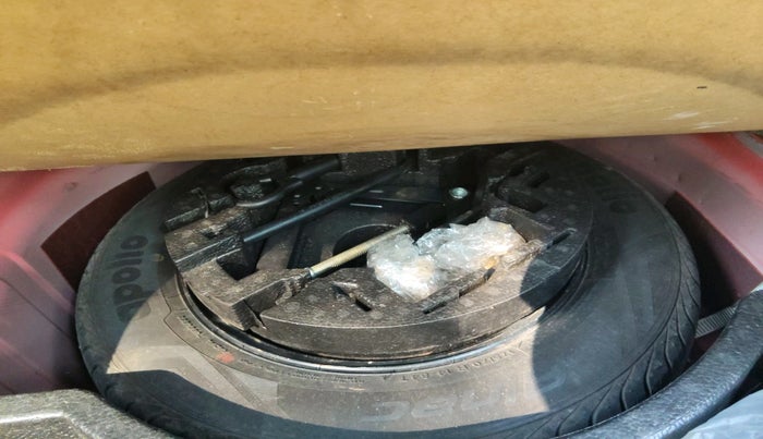 2017 Skoda Rapid STYLE 1.6 MPI, Petrol, Manual, 90,662 km, tyre