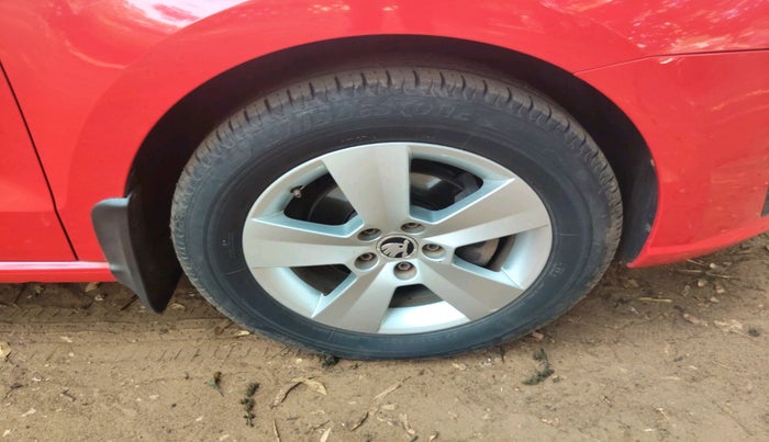 2017 Skoda Rapid STYLE 1.6 MPI, Petrol, Manual, 90,662 km, tyre