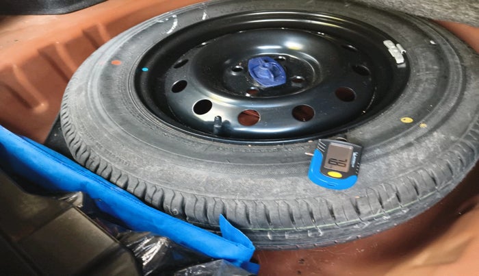 2017 Maruti Dzire VXI AMT, Petrol, Automatic, 35,238 km, tyre