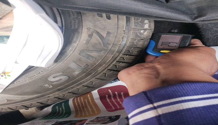 2016 Hyundai Eon ERA +, Petrol, Manual, 93,443 km, tyre