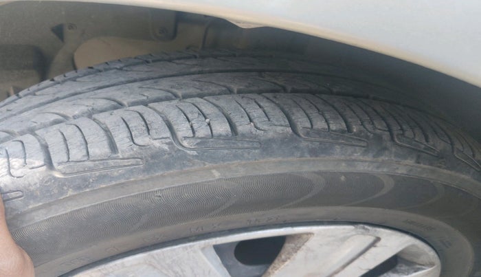 2011 Ford Figo ZXI 1.2 PETROL, Petrol, Manual, 77,034 km, tyre