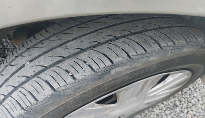 2011 Ford Figo ZXI 1.2 PETROL, Petrol, Manual, 77,034 km, tyre