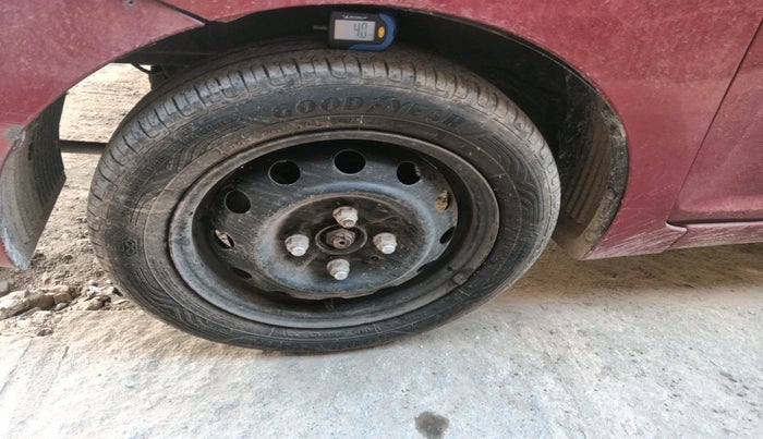 2015 Hyundai Eon ERA +, Petrol, Manual, 83,686 km, tyre