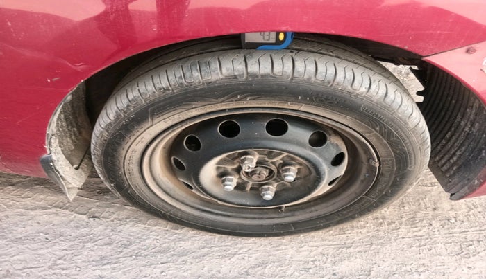 2015 Hyundai Eon ERA +, Petrol, Manual, 83,686 km, tyre