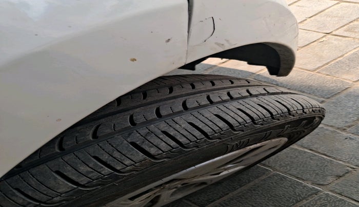 2016 Hyundai Xcent BASE 1.2, Petrol, Manual, 1,03,009 km, tyre