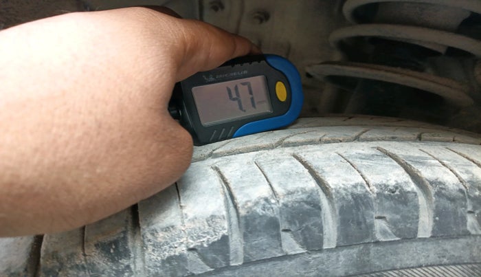 2011 Toyota Etios Liva G, Petrol, Manual, 1,11,000 km, tyre