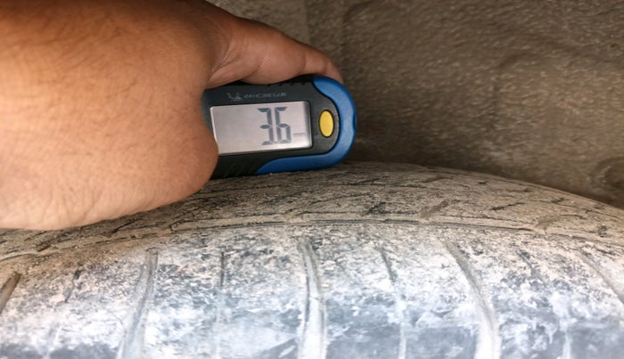 2011 Toyota Etios Liva G, Petrol, Manual, 1,11,000 km, tyre