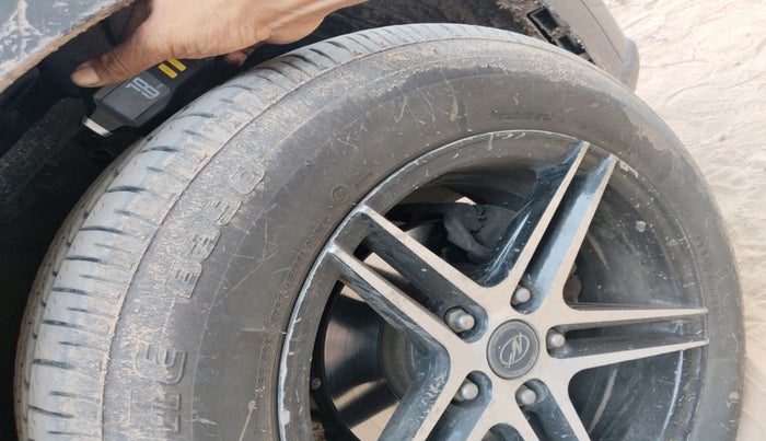 2020 Hyundai VENUE S+ 1.2, Petrol, Manual, 82,447 km, tyre