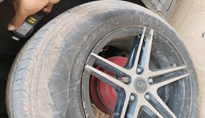 2020 Hyundai VENUE S+ 1.2, Petrol, Manual, 82,447 km, tyre