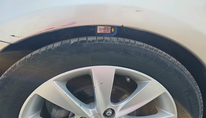 2011 Hyundai Verna FLUIDIC 1.6 VTVT SX AT, Petrol, Automatic, 57,693 km, tyre