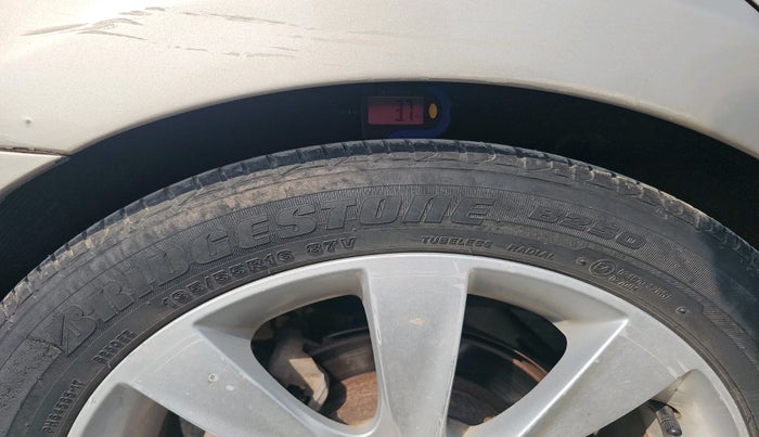 2011 Hyundai Verna FLUIDIC 1.6 VTVT SX AT, Petrol, Automatic, 57,693 km, tyre