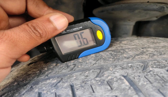 2014 Renault Duster 85 PS RXL DIESEL, Diesel, Manual, 1,32,970 km, tyre