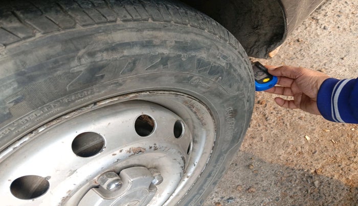 2013 Hyundai i10 ERA 1.1, Petrol, Manual, 1,07,311 km, tyre