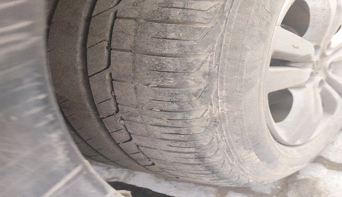 2016 Maruti Vitara Brezza ZDI PLUS, Diesel, Manual, 1,13,796 km, tyre