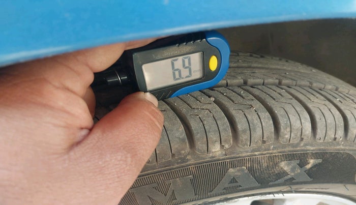 2012 Honda Brio V MT, Petrol, Manual, 1,26,034 km, tyre