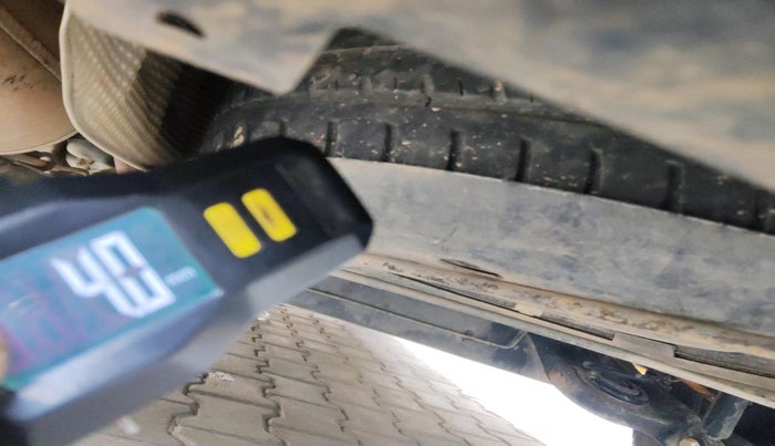 2014 Nissan Terrano XL (P), Petrol, Manual, 1,24,802 km, tyre