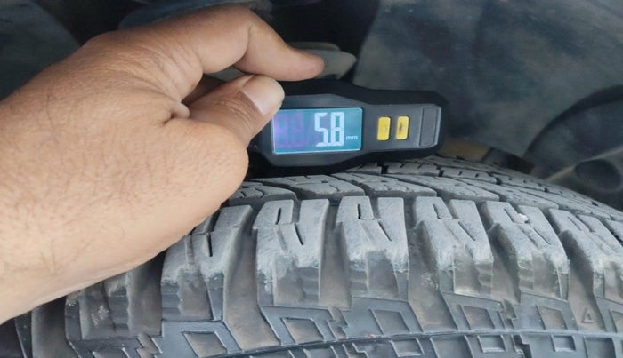 2014 Nissan Terrano XL (P), Petrol, Manual, 1,24,802 km, tyre