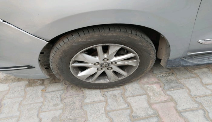 2017 Toyota Innova Crysta 2.4 GX 7 STR, Diesel, Manual, 1,58,000 km, tyre