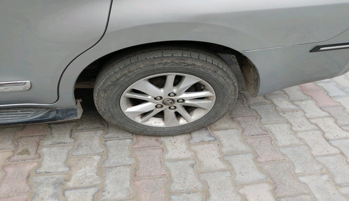 2017 Toyota Innova Crysta 2.4 GX 7 STR, Diesel, Manual, 1,58,000 km, tyre