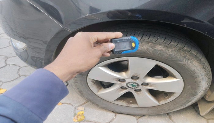 2011 Skoda Fabia ELEGANCE 1.6 MPI, Petrol, Manual, 1,10,293 km, tyre