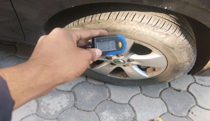 2011 Skoda Fabia ELEGANCE 1.6 MPI, Petrol, Manual, 1,10,293 km, tyre