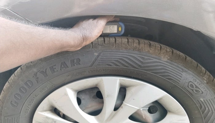 2020 Maruti Swift VXI, Petrol, Manual, 1,70,333 km, tyre