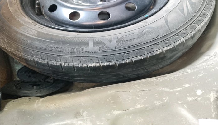 2020 Maruti Swift VXI, Petrol, Manual, 1,70,333 km, tyre