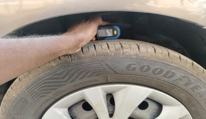 2020 Maruti Swift VXI, Petrol, Manual, 1,70,333 km, tyre