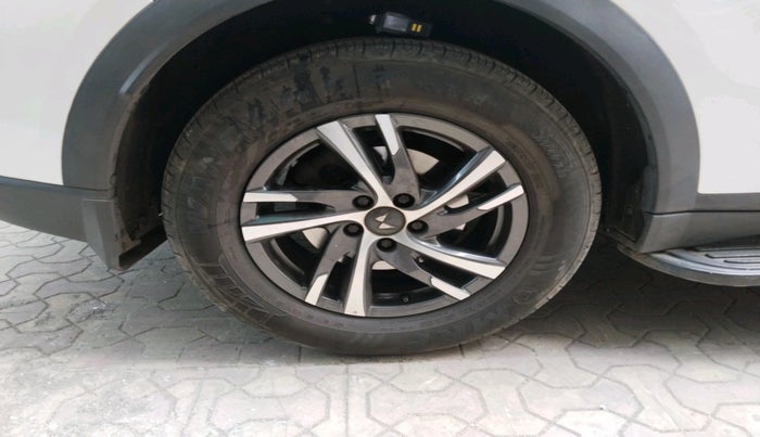 2023 Mahindra XUV700 AX 5 D AT 7 STR, Diesel, Automatic, 29,747 km, tyre