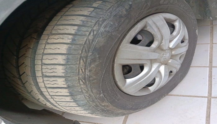 2012 Skoda Rapid 1.6 MPI ACTIVE, Petrol, Manual, 50,966 km, tyre