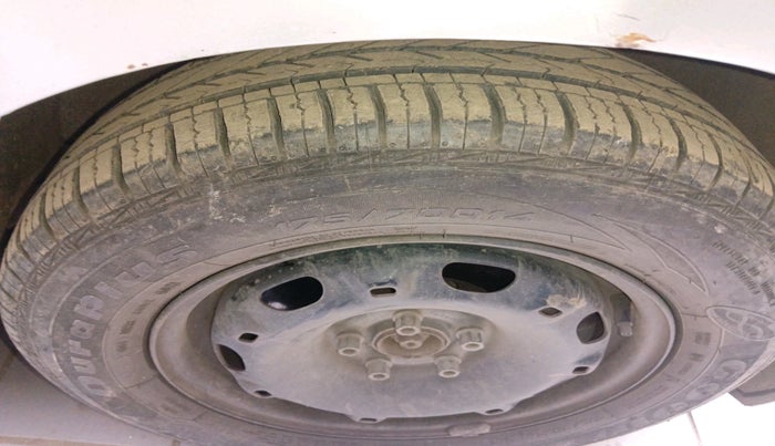 2012 Skoda Rapid 1.6 MPI ACTIVE, Petrol, Manual, 50,966 km, tyre