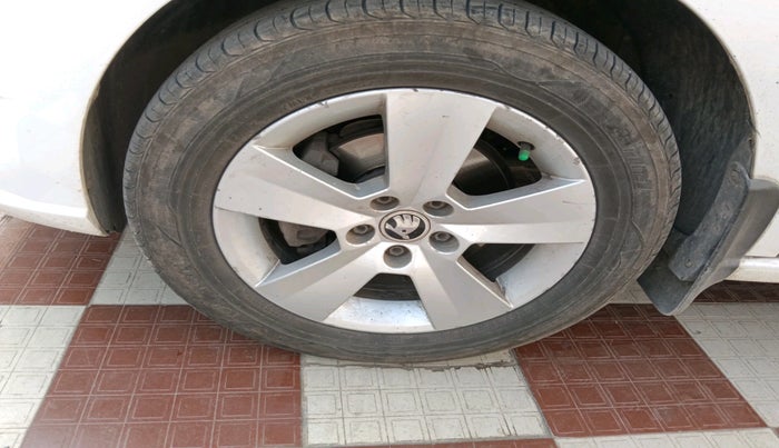 2017 Skoda Rapid STYLE 1.5 TDI AT, Diesel, Automatic, 2,12,420 km, tyre