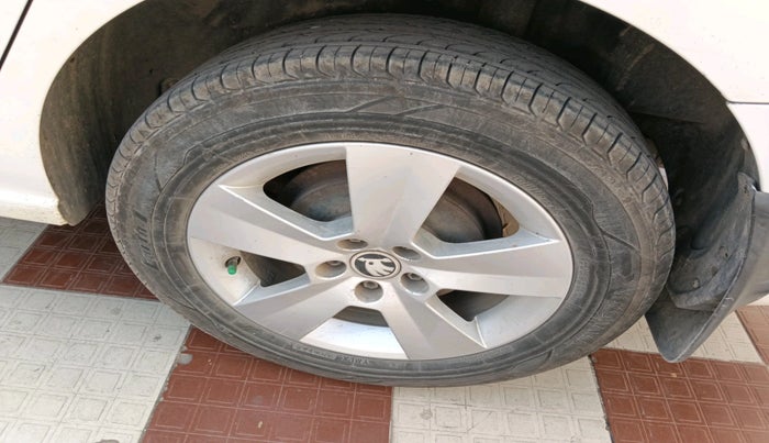 2017 Skoda Rapid STYLE 1.5 TDI AT, Diesel, Automatic, 2,12,420 km, tyre