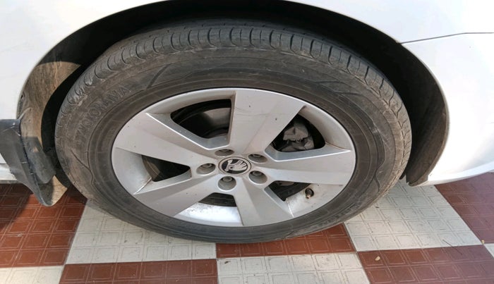 2017 Skoda Rapid STYLE 1.5 TDI AT, Diesel, Automatic, 2,12,420 km, tyre