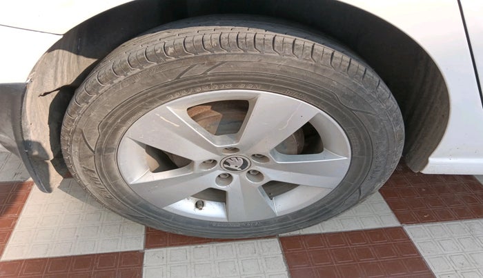 2017 Skoda Rapid STYLE 1.5 TDI AT, Diesel, Automatic, 2,12,420 km, tyre