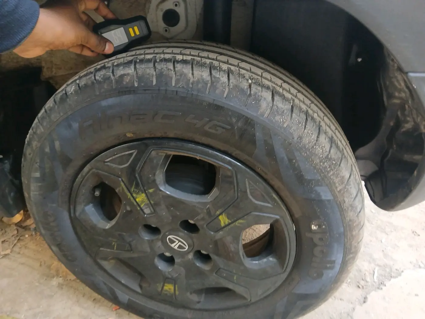 2024 Tata PUNCH ACCOMPLISHED MT, Petrol, Manual, 8,241 km, tyre