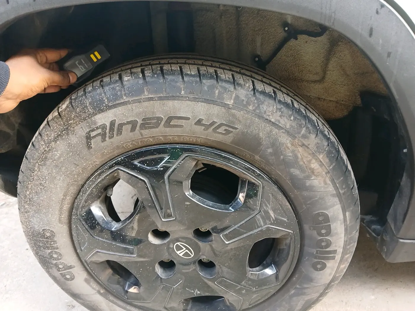2024 Tata PUNCH ACCOMPLISHED MT, Petrol, Manual, 8,241 km, tyre
