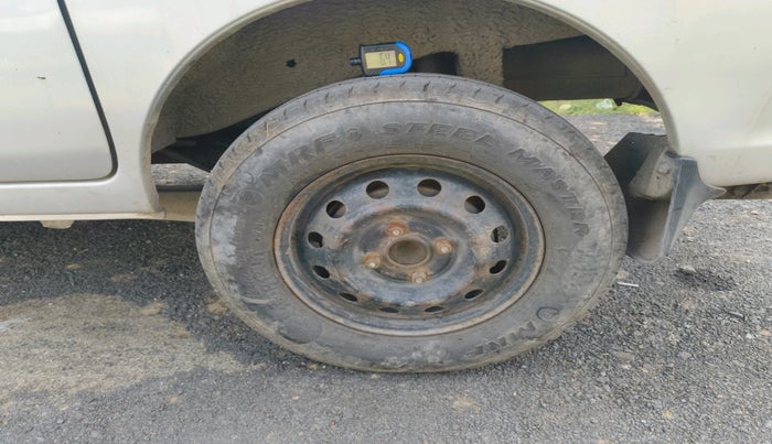 2016 Maruti Eeco 5 STR WITH A/C+HTR, Petrol, Manual, 51,121 km, tyre