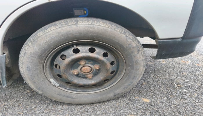 2016 Maruti Eeco 5 STR WITH A/C+HTR, Petrol, Manual, 51,121 km, tyre