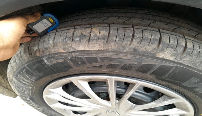 2025 Mahindra XUV700 MX Petrol MT 7 STR, Petrol, Manual, 268 km, tyre