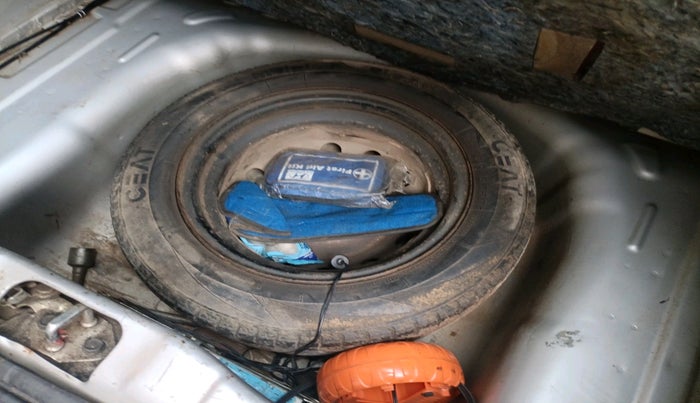 2015 Hyundai Eon MAGNA +, Petrol, Manual, 1,30,375 km, tyre