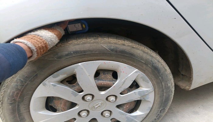 2015 Hyundai Eon MAGNA +, Petrol, Manual, 1,30,375 km, tyre