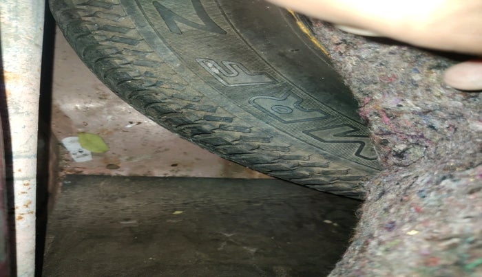 2011 Ford Figo ZXI 1.2 PETROL, Petrol, Manual, 73,000 km, tyre