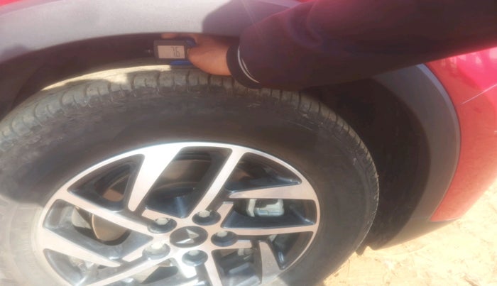 2024 Mahindra XUV300 W8 (O) 1.2 PETROL, Petrol, Manual, 11,983 km, tyre