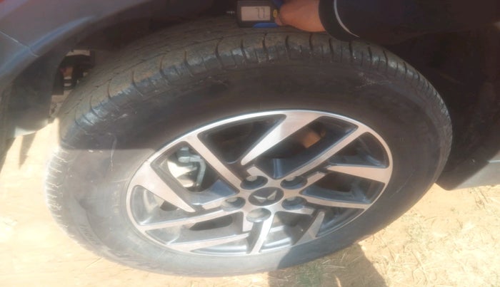 2024 Mahindra XUV300 W8 (O) 1.2 PETROL, Petrol, Manual, 11,983 km, tyre