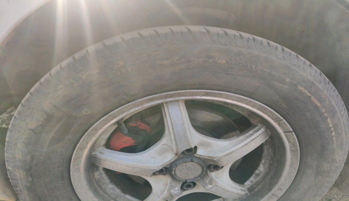 2011 Maruti Swift LXI, Petrol, Manual, 1,90,125 km, tyre