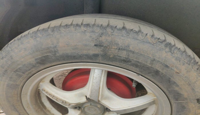 2011 Maruti Swift LXI, Petrol, Manual, 1,90,125 km, tyre