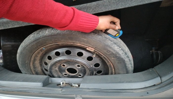 2011 Maruti Wagon R 1.0 VXI, Petrol, Manual, 99,060 km, tyre